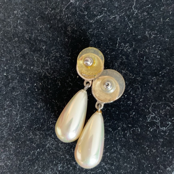 Elegant Pearl and Crystal Drop Earrings - Picture 2 of 3